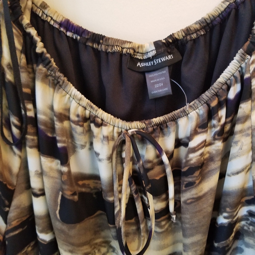 Top - Picture 2 of 3